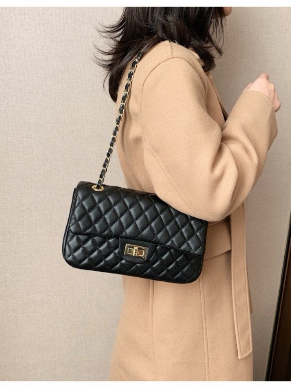 Quilted Chain Shoulder Bag in Black